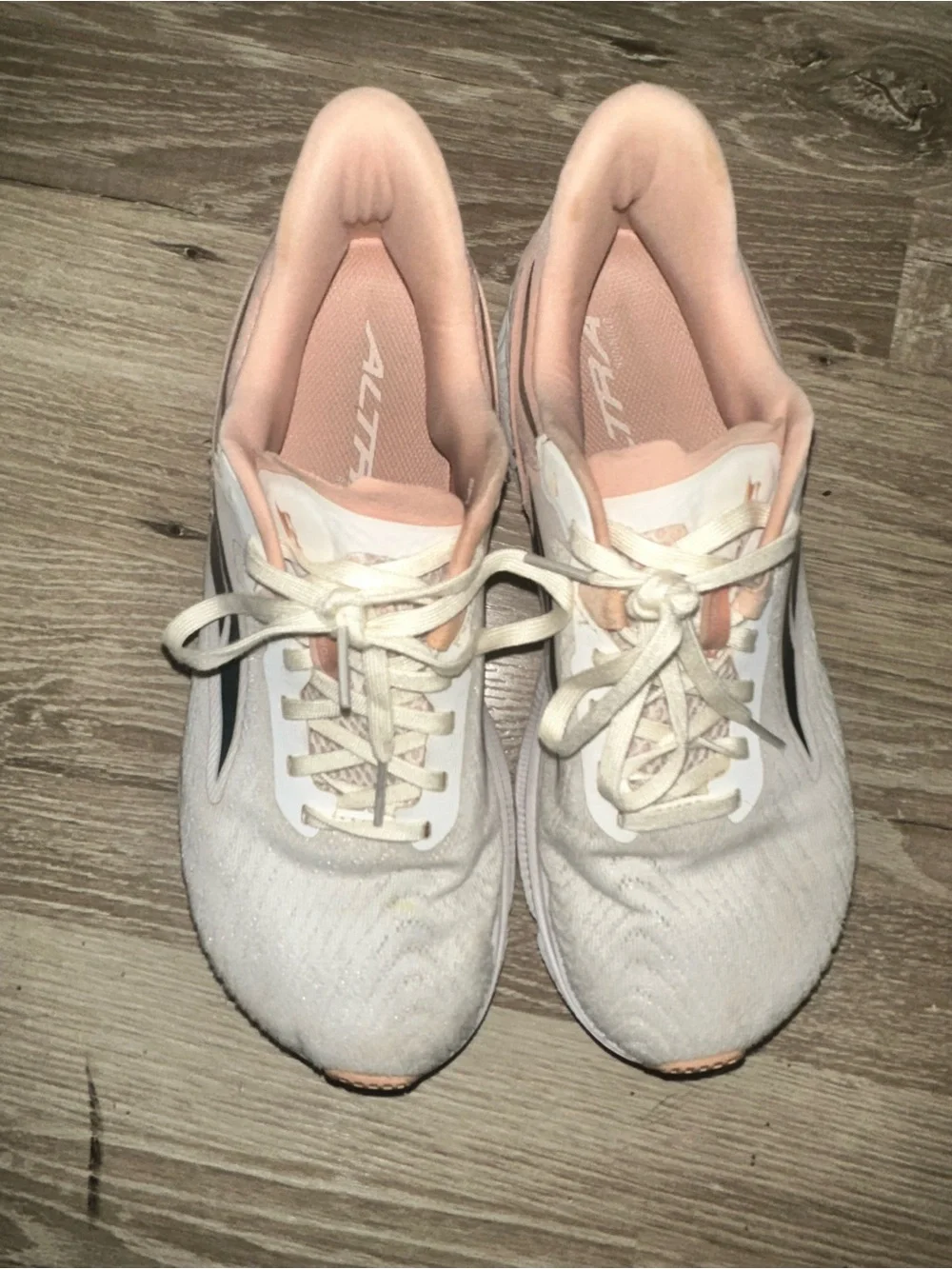 ALTRA Women's Torin 6 Sneaker women size 8.5 White and Pink with Breathable Mesh